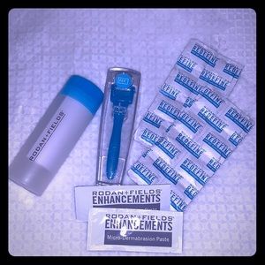 Rodan + Fields Amp Roller with tabs